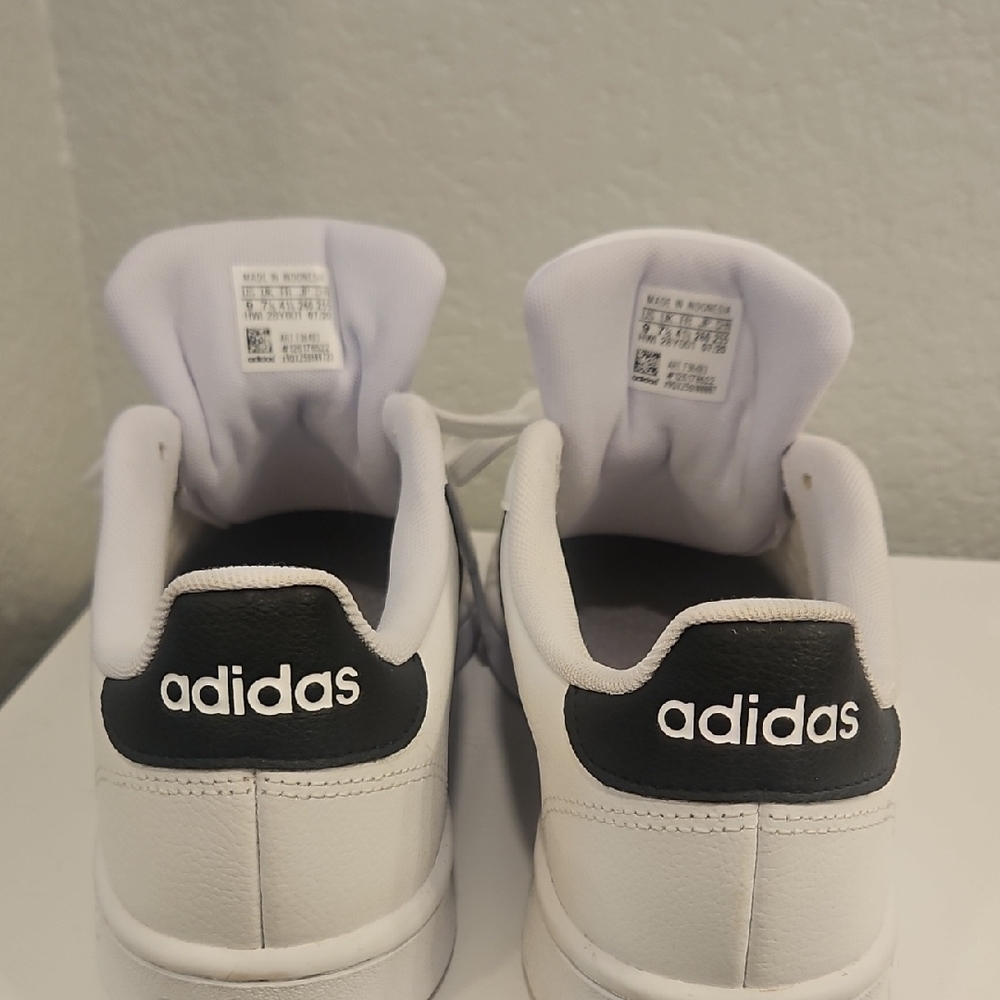 Adidas Classic White Sneakers with Black Stripes - Picture 6 of 7